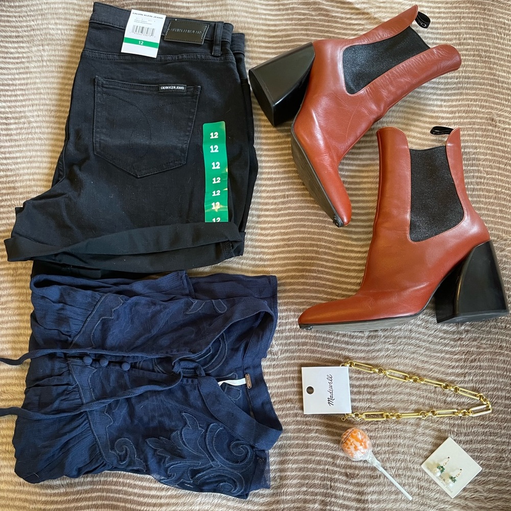 Chloé Wave Heel Leather Boots - Picture 9 of 14